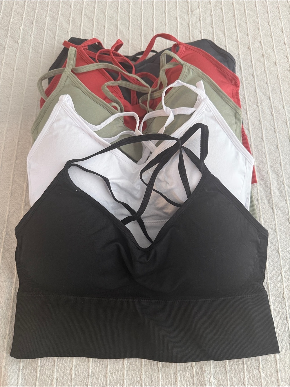 Amazon Essentials Strappy Seamless Sports Bra - Black, White, Olive, Red, Grey.